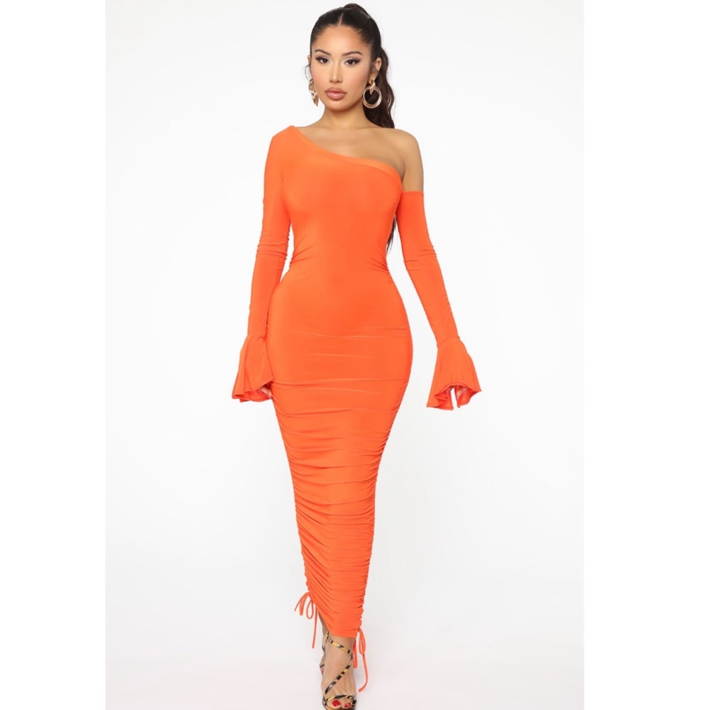 Fashion Nova Ruched midi dress